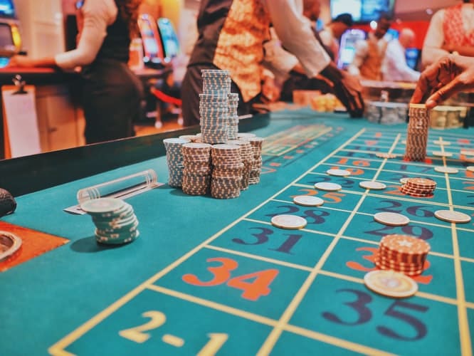 Die Geheimnisse der Popularität von Live-Casinos und Casinos mit echten Dealern