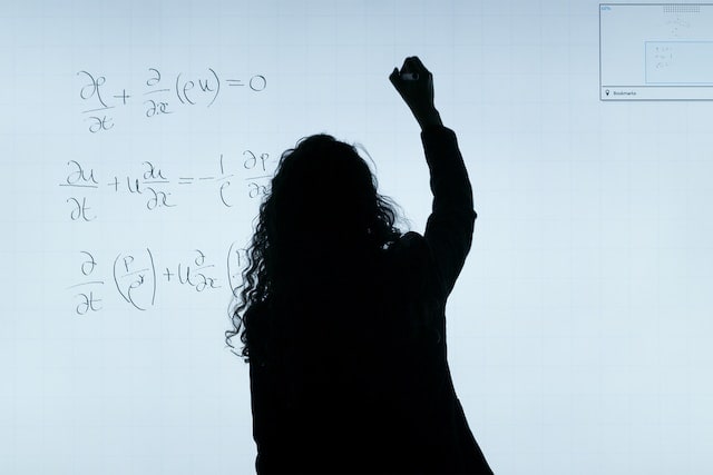 Tanz mit der Mathematik: die Faszinierende Verbindung von Tanz und Mathematischen Mustern